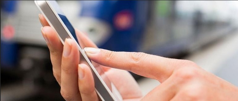 Cara membersihkan layar smartphone (jalantikus.com)