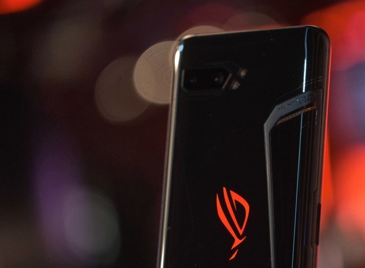 ASUS ROG 2 (androidauthority.net)