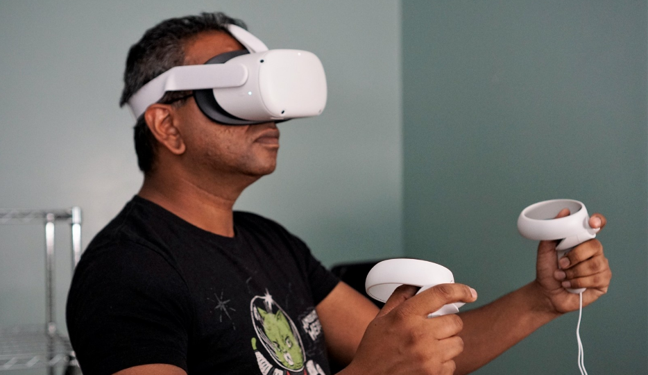 Perangkat VR Quest 2 sedang digunakan (endgadget)